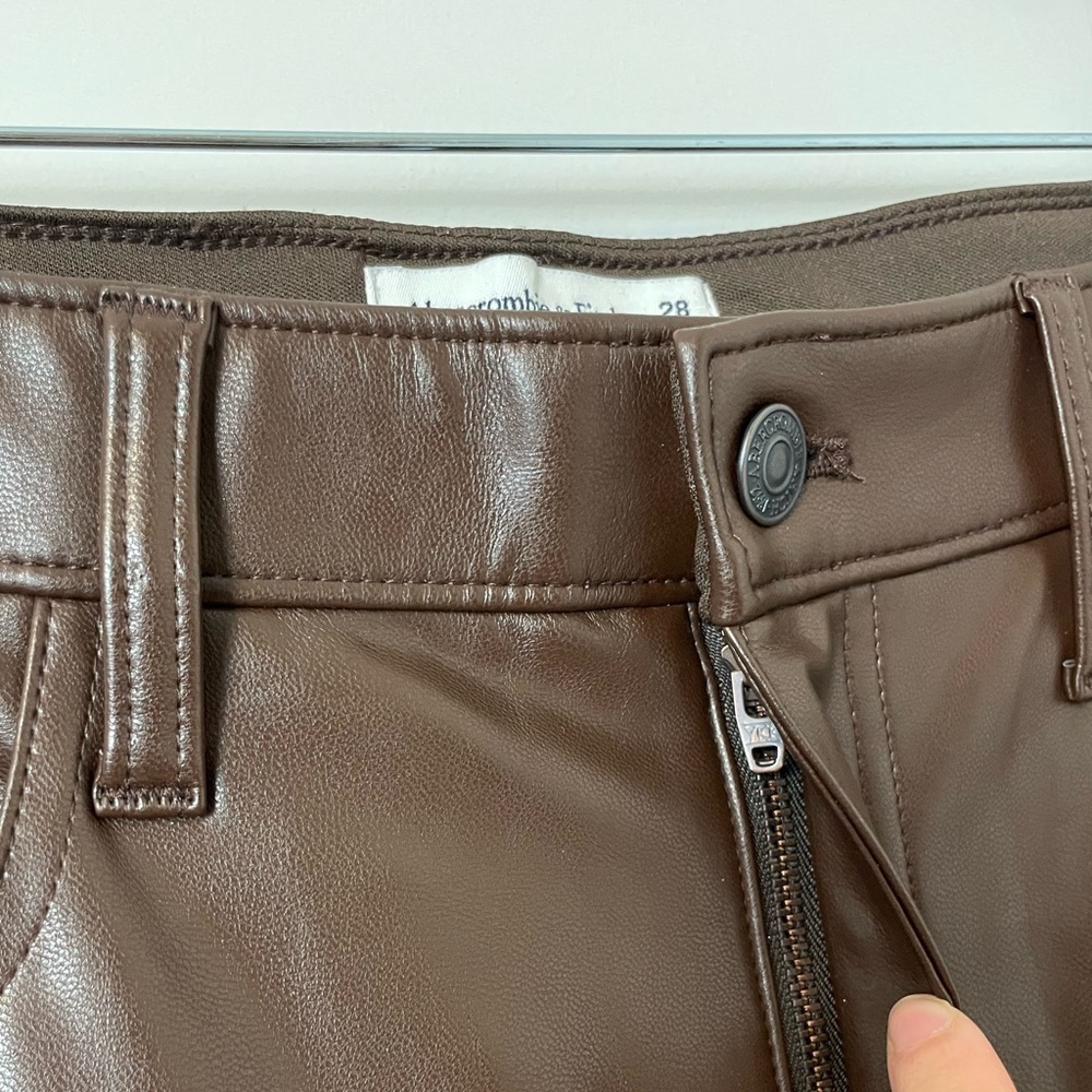 Abercrombie & Fitch Curve Love 28 6 Brown Vegan Leather Pants 90s Straight - Picture 7 of 11